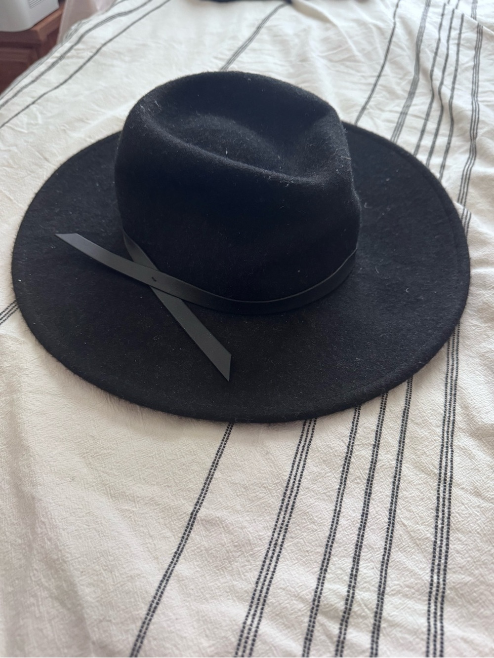 Wide Brim Black Felt Fedora with Slim Band